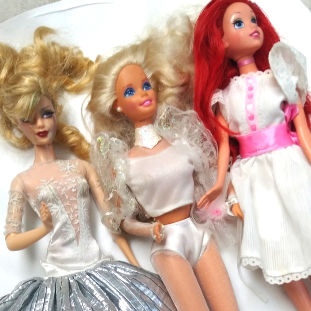 4 Dolls